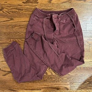 AMERICAN EAGLE Distressed Burgundy Pants ❤️